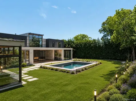 1322 Everit Place Hewlett Harbor NY 11557