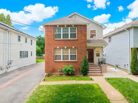 75 Cedar Place Floral Park NY 11001
