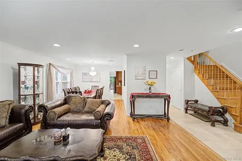 75 Cedar Place Floral Park NY 11001