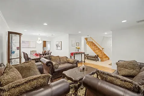 75 Cedar Place Floral Park NY 11001