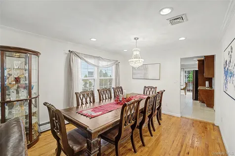 75 Cedar Place Floral Park NY 11001