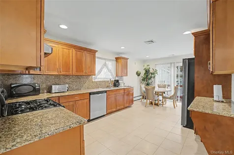 75 Cedar Place Floral Park NY 11001