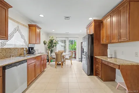 75 Cedar Place Floral Park NY 11001