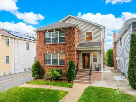 75 Cedar Place Floral Park NY 11001