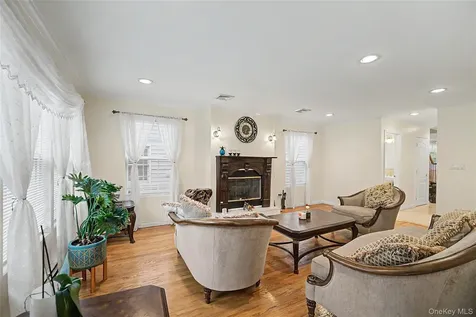 75 Cedar Place Floral Park NY 11001