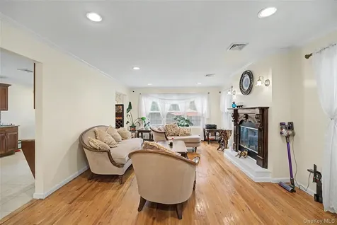 75 Cedar Place Floral Park NY 11001