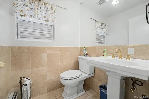 75 Cedar Place Floral Park NY 11001