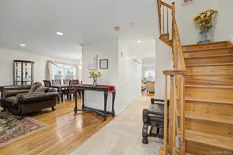 75 Cedar Place Floral Park NY 11001