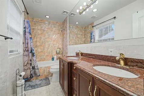 75 Cedar Place Floral Park NY 11001