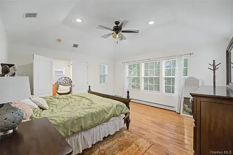 75 Cedar Place Floral Park NY 11001