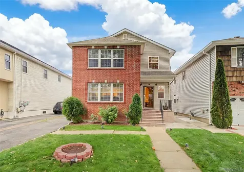 75 Cedar Place Floral Park NY 11001