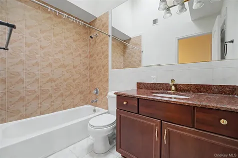 75 Cedar Place Floral Park NY 11001