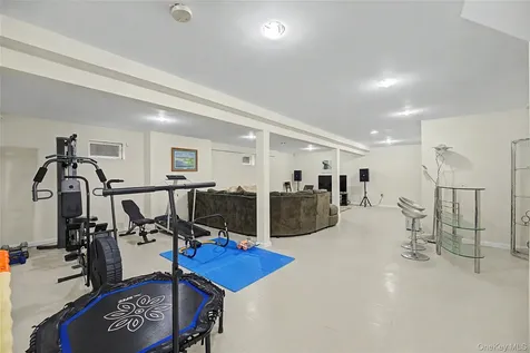 75 Cedar Place Floral Park NY 11001