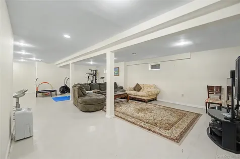 75 Cedar Place Floral Park NY 11001