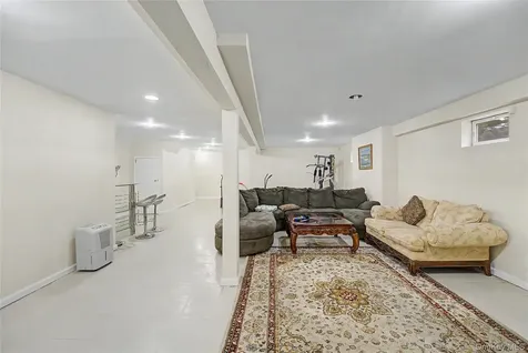 75 Cedar Place Floral Park NY 11001