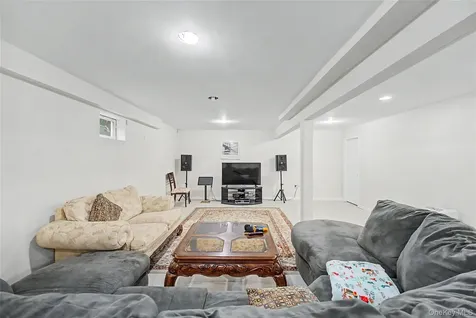 75 Cedar Place Floral Park NY 11001