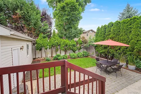 75 Cedar Place Floral Park NY 11001