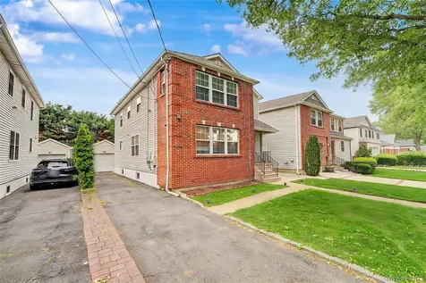 75 Cedar Place Floral Park NY 11001