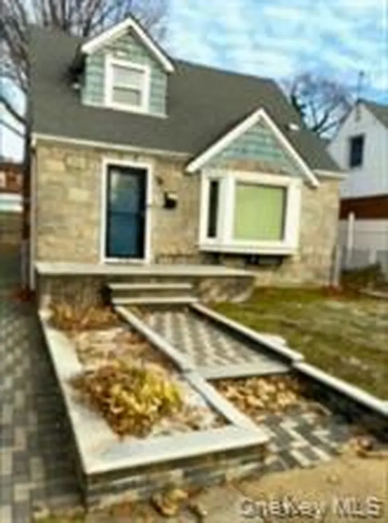 23107 126th Avenue Laurelton NY 11413