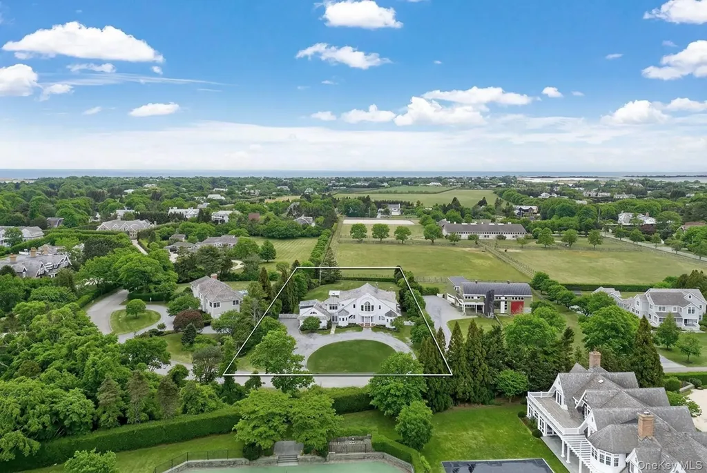 59 Farm Field Road Bridgehampton NY 11932