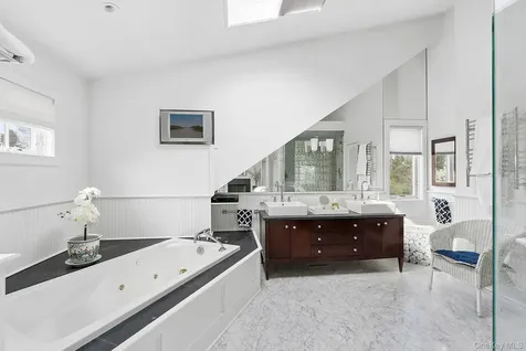 59 Farm Field Road Bridgehampton NY 11932