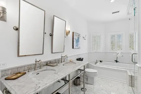 59 Farm Field Road Bridgehampton NY 11932