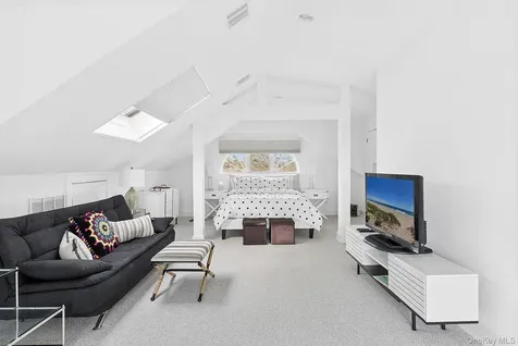 59 Farm Field Road Bridgehampton NY 11932