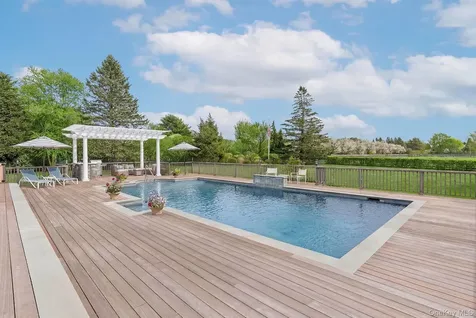 59 Farm Field Road Bridgehampton NY 11932