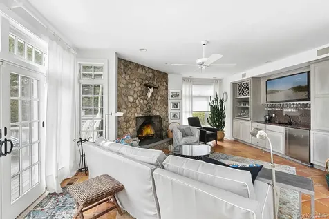59 Farm Field Road Bridgehampton NY 11932