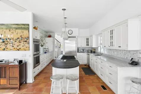 59 Farm Field Road Bridgehampton NY 11932