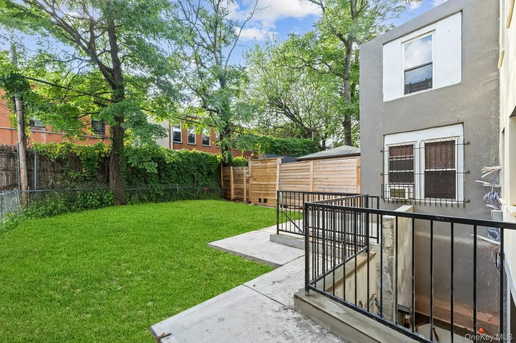 468 Herzl Street Brooklyn NY 11212