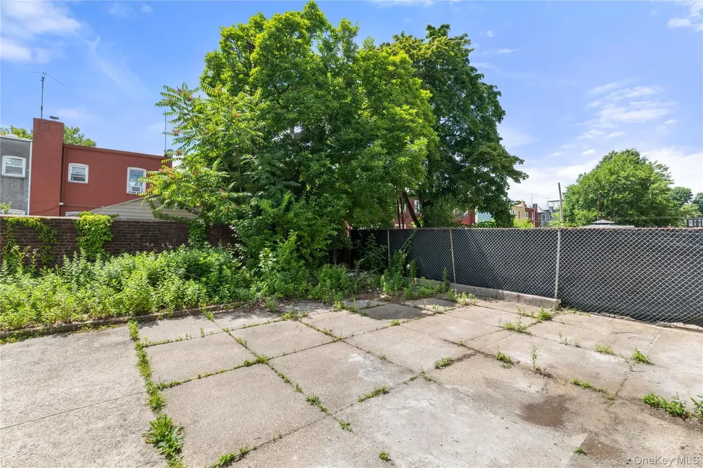 3321 Fish Avenue Bronx NY 10469