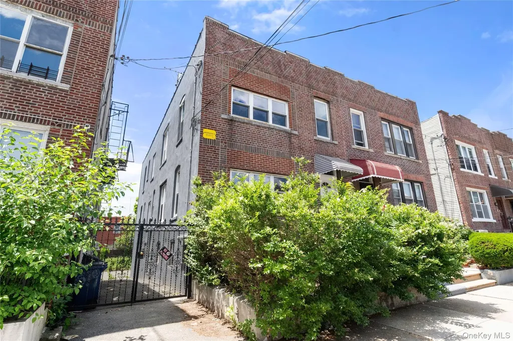 3321 Fish Avenue Bronx NY 10469