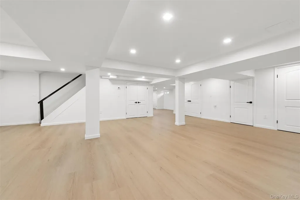 44 Gale Drive North Woodmere NY 11581