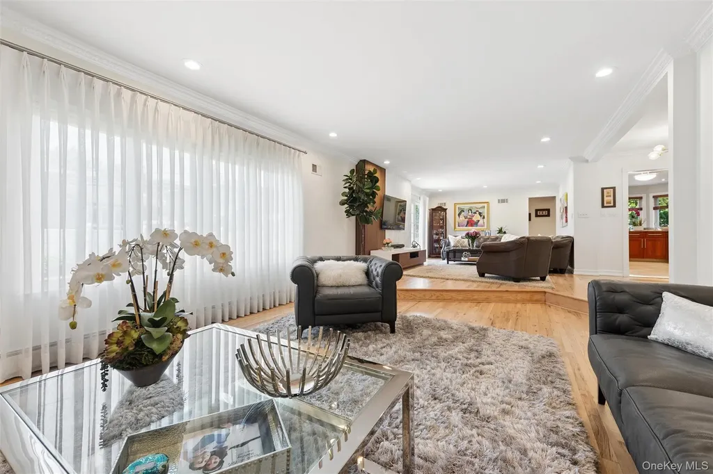 44 Gale Drive North Woodmere NY 11581