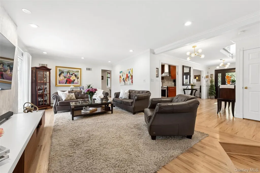 44 Gale Drive North Woodmere NY 11581
