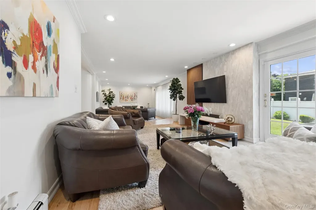 44 Gale Drive North Woodmere NY 11581