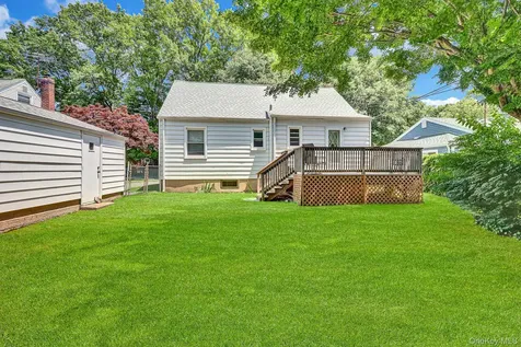 19 Poplar Place Glen Cove NY 11542