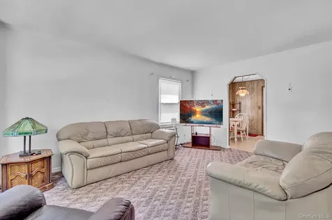 19 Poplar Place Glen Cove NY 11542