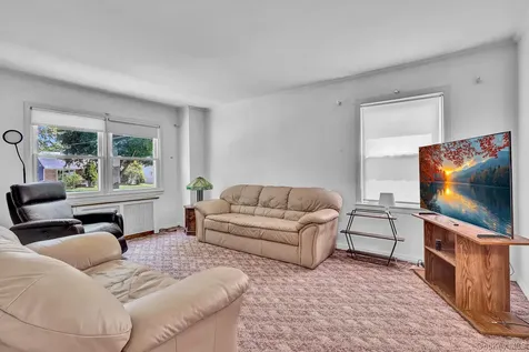 19 Poplar Place Glen Cove NY 11542