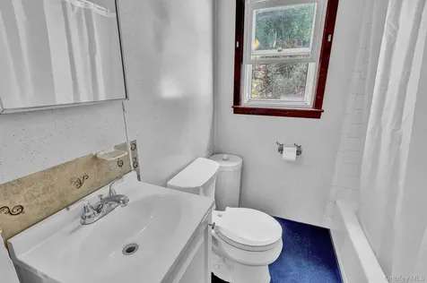 19 Poplar Place Glen Cove NY 11542