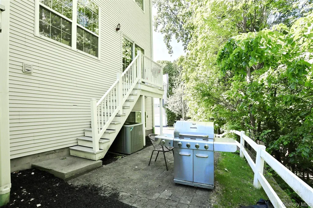 141 Meadow Lane Nanuet NY 10954
