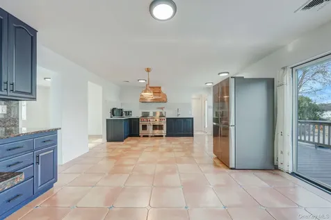 204 Bayview Avenue Massapequa NY 11758