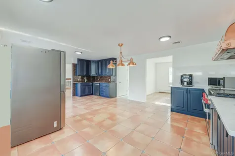 204 Bayview Avenue Massapequa NY 11758