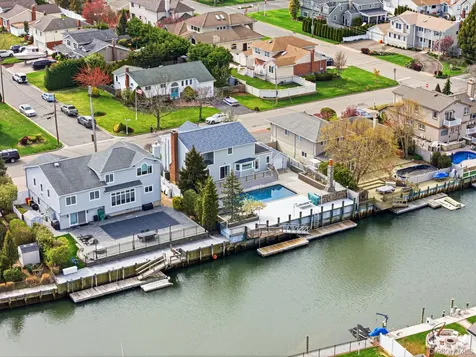 204 Bayview Avenue Massapequa NY 11758