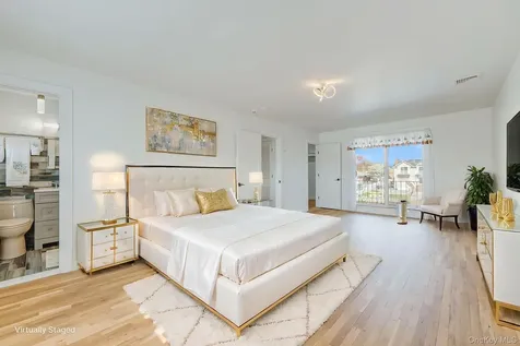 204 Bayview Avenue Massapequa NY 11758