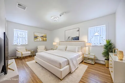 204 Bayview Avenue Massapequa NY 11758
