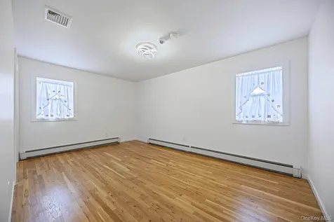 204 Bayview Avenue Massapequa NY 11758