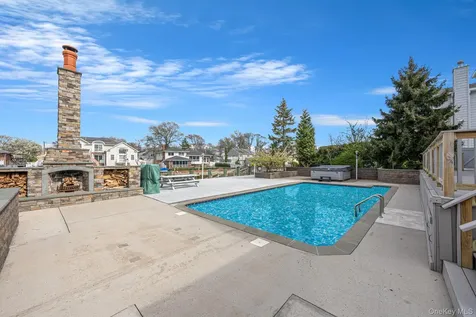 204 Bayview Avenue Massapequa NY 11758