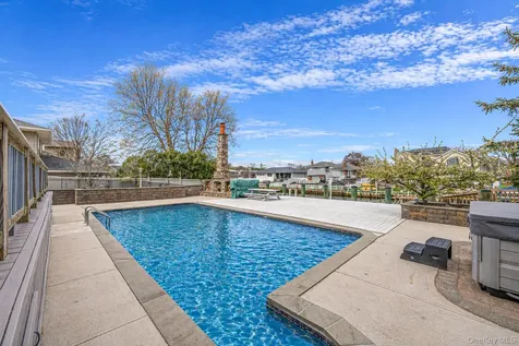 204 Bayview Avenue Massapequa NY 11758